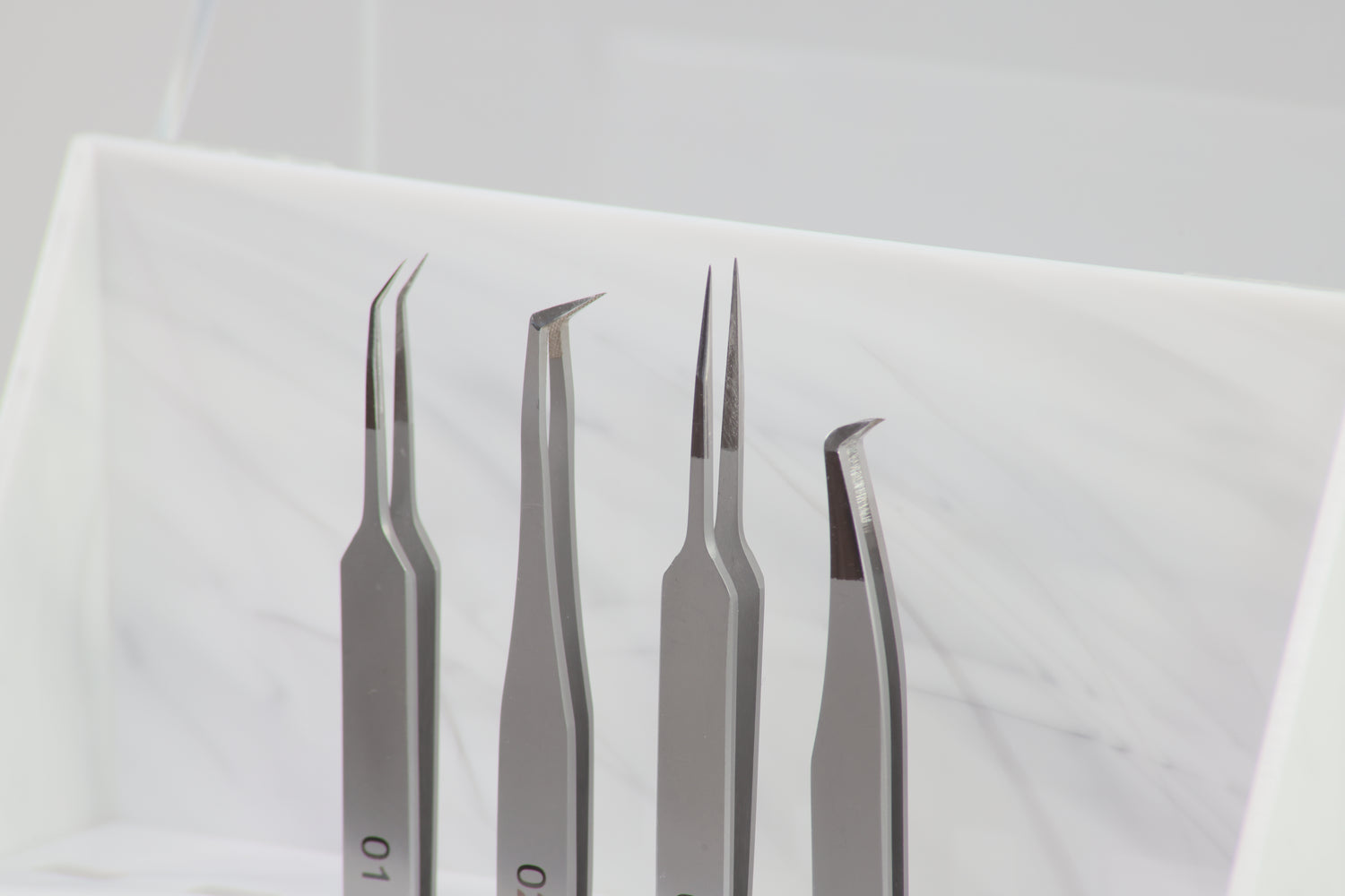 Shop The Lash Den LA Tweezers