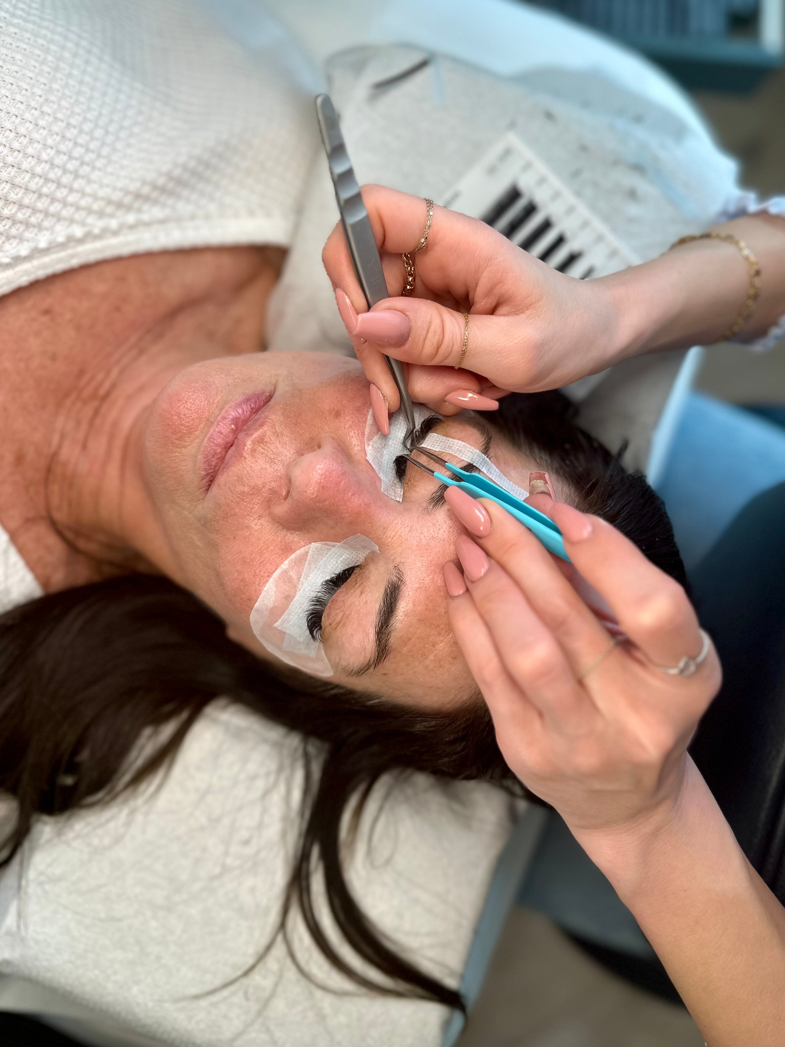 The Lash Den Los Angeles: eyelash extensions, lash lifting, brow lamination, and training and education for lash artists, estheticians, and cosmetologists
